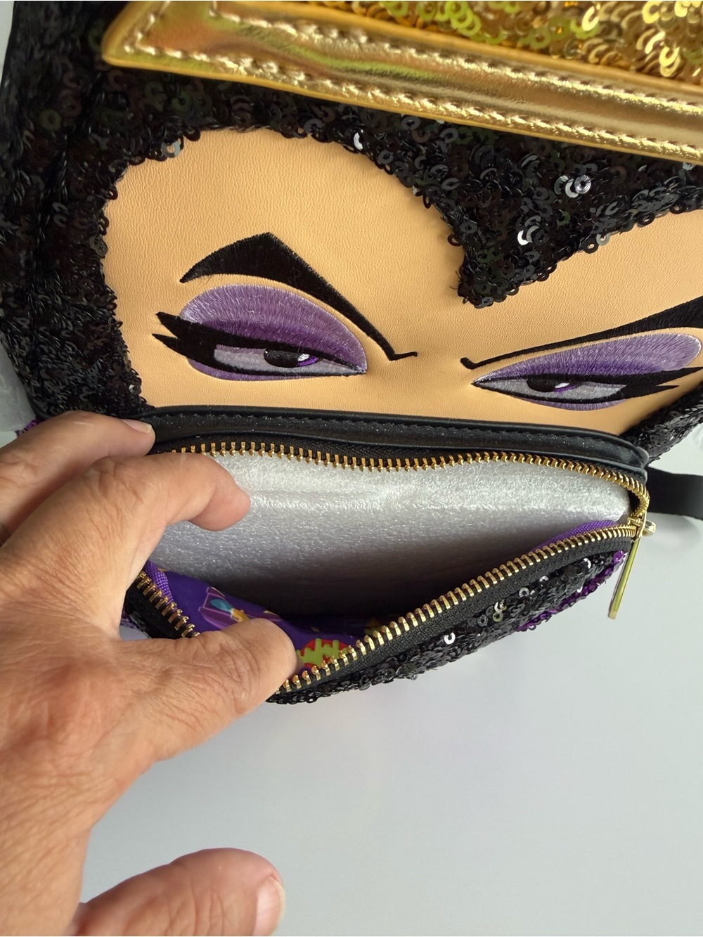 Loungefly Disney’s Evil Queen Sequined Backpack NWT - Picture 5 of 8